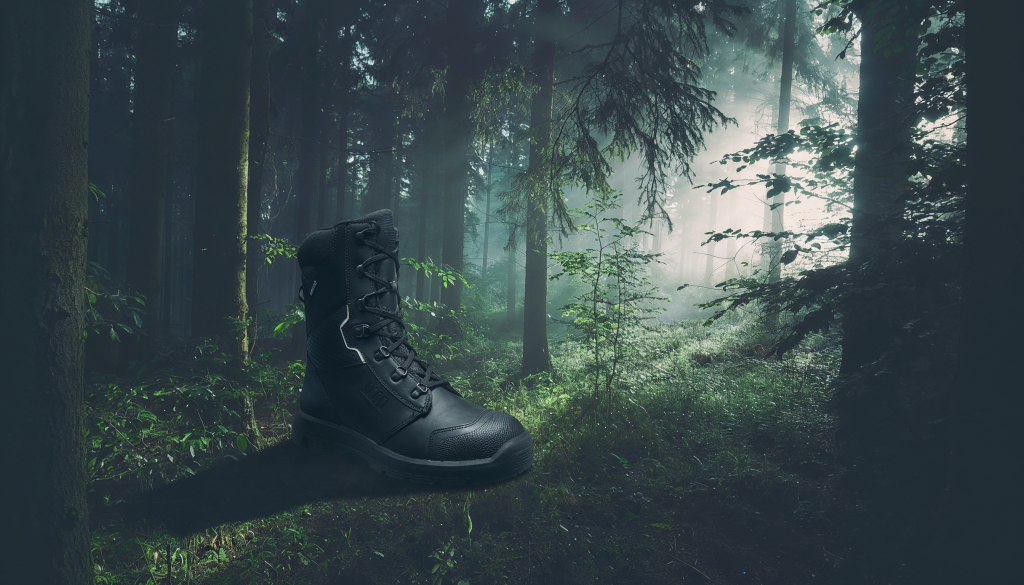 freepik img2 img1 place the uploaded shoe realistically in 92751